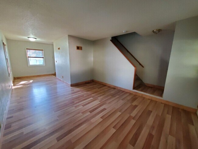 Building Photo - 1112-1114 BYRON AVE DUPLEX