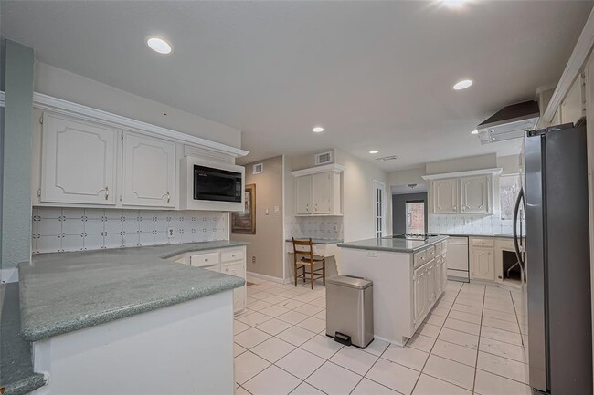 Building Photo - 4015 Black Locust Dr