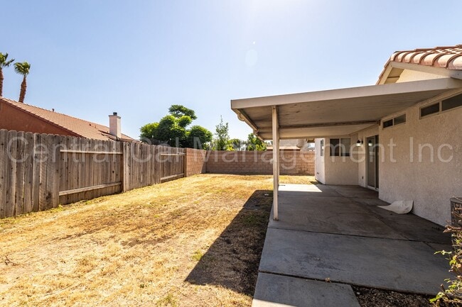 Building Photo - 3 Bedroom/2 Bath Home in the Southwest - $...