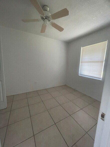 Building Photo - 1537 Barbarie Ln