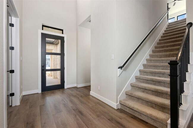 Building Photo - 204 Roseleaf Ct