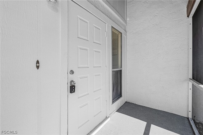 Building Photo - 1733 NE 7th Pl