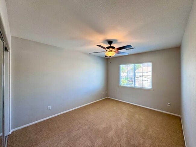 Building Photo - Oversized 5 bedroom Copper Canyon Murrieta...