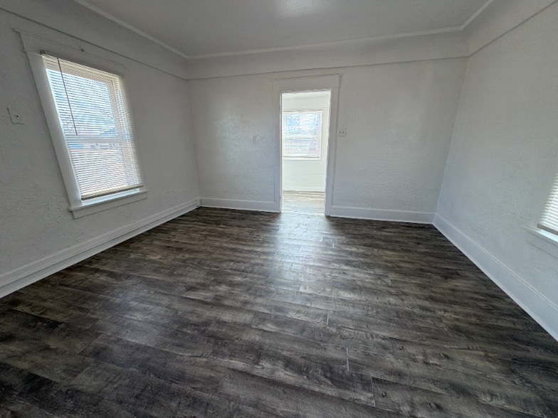 Building Photo - 221 10th St