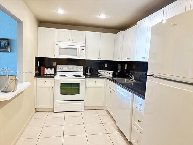 Building Photo - 2 bedroom in Sunny Isles Beach FL 33160