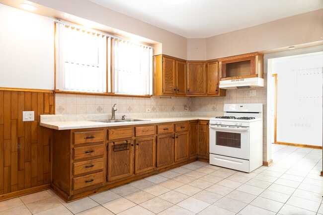 Building Photo - 2936 N Neenah Ave