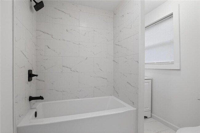 Building Photo - 1439 Westboro Dr SW