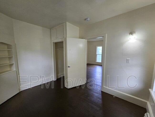 Building Photo - 820 Logan Ave