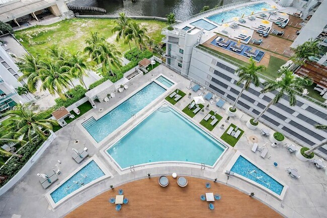 Building Photo - 90 SW 3rd St