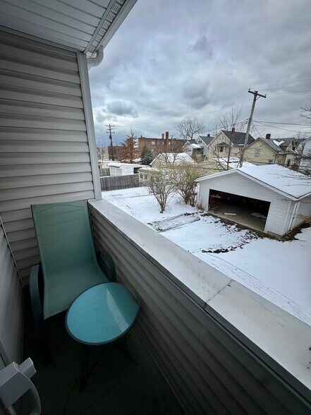 Back balcony - 2027 Chesterland Ave