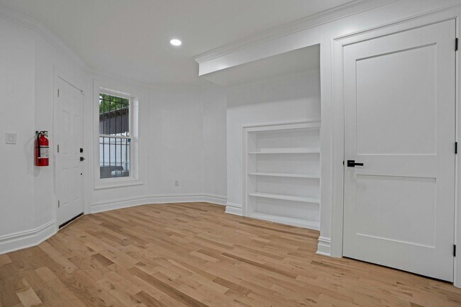 Building Photo - 52 Brinkerhoff St