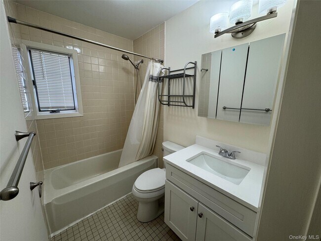 Building Photo - 240-242 E Main St