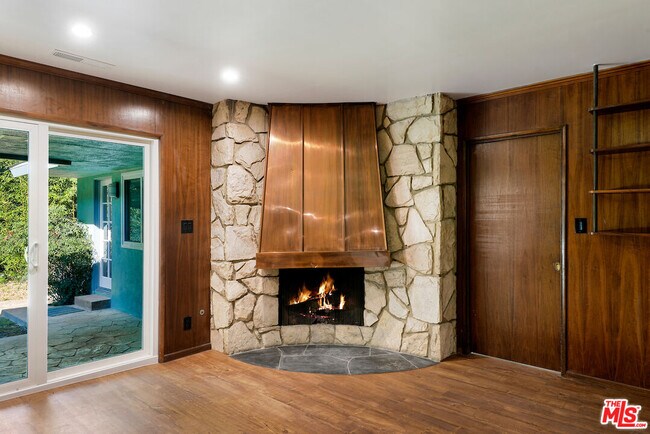 Building Photo - 3151 Oakdell Ln