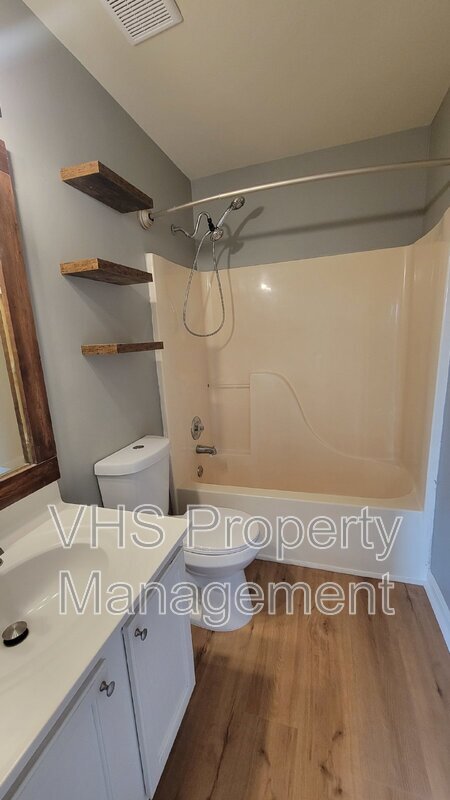 Building Photo - 553 Highland Towne Ln