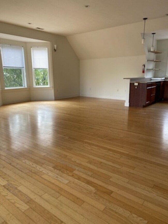 Building Photo - 1117 N College Ave