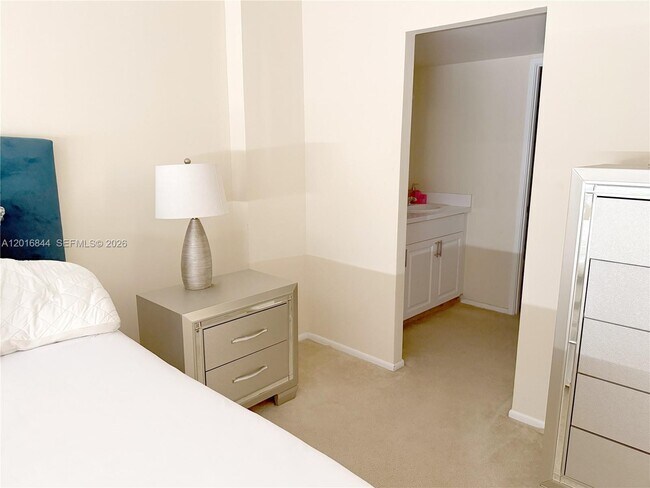 Building Photo - 1301 NE Miami Gardens Dr