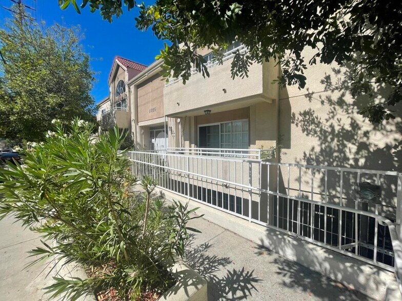 Building Photo - 10225 Hillhaven Ave