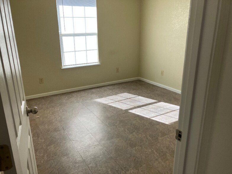 Building Photo - 506 Cantrell Ave