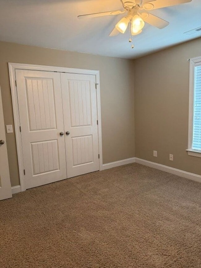 Building Photo - 4 Bed/2.5 Bath Home - Desirable Glen Laurel Subdivision - CBA School District