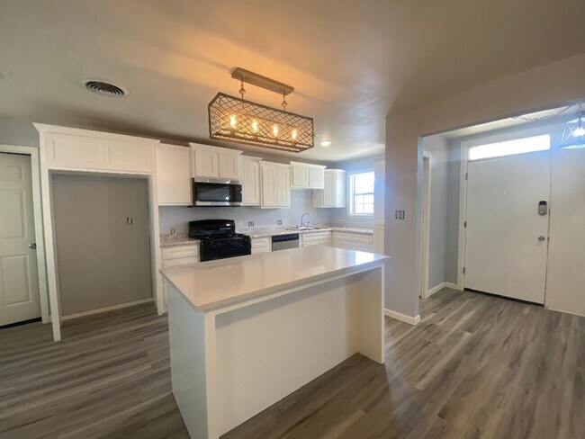 Building Photo - 426 E 50th St