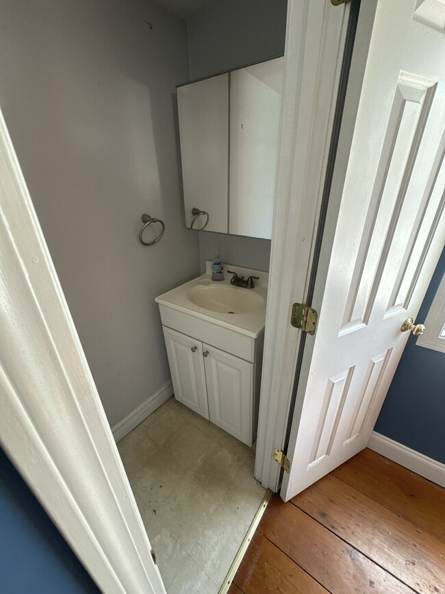 Building Photo - Tour 5/30 2:30 - 3:30. Newly updated Cape ...