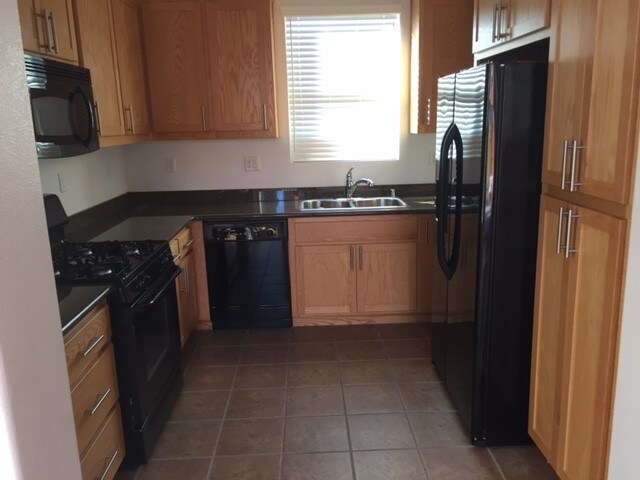 Kitchen - 812 Titanium Ln