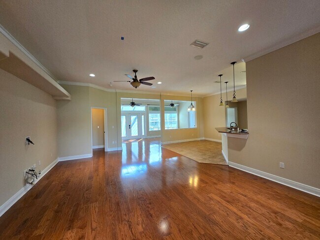 Building Photo - Gorgeous 4-Bedroom Home with Office, Pool,...