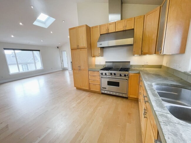 Building Photo - Spacious 3-Bedroom, 2-Bath Home in the Hea...