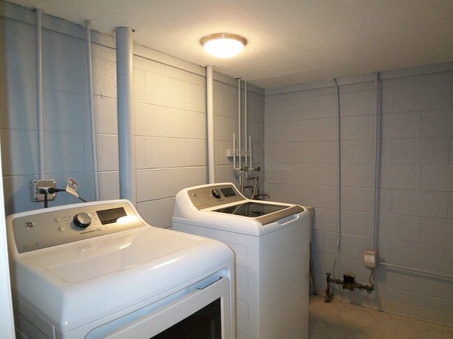 Building Photo - 34 N Salem Dr