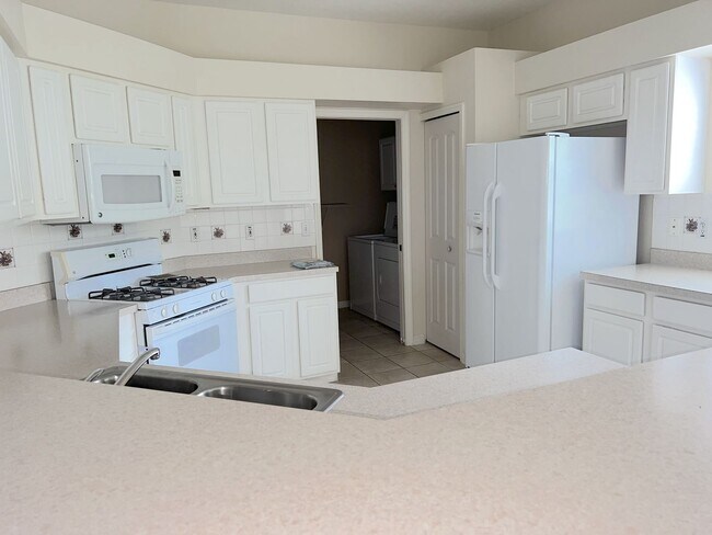 Building Photo - Carillon Lakes Home