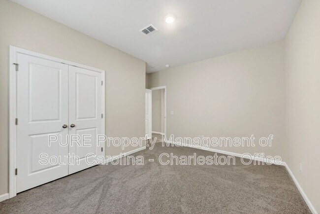 Building Photo - 102 Winding Grv Ln