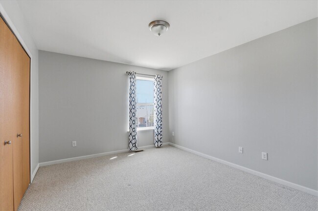 Building Photo - 1304 Riversedge Dr