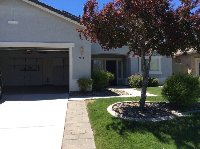 Building Photo - Gorgeous, bright Double Diamond home!