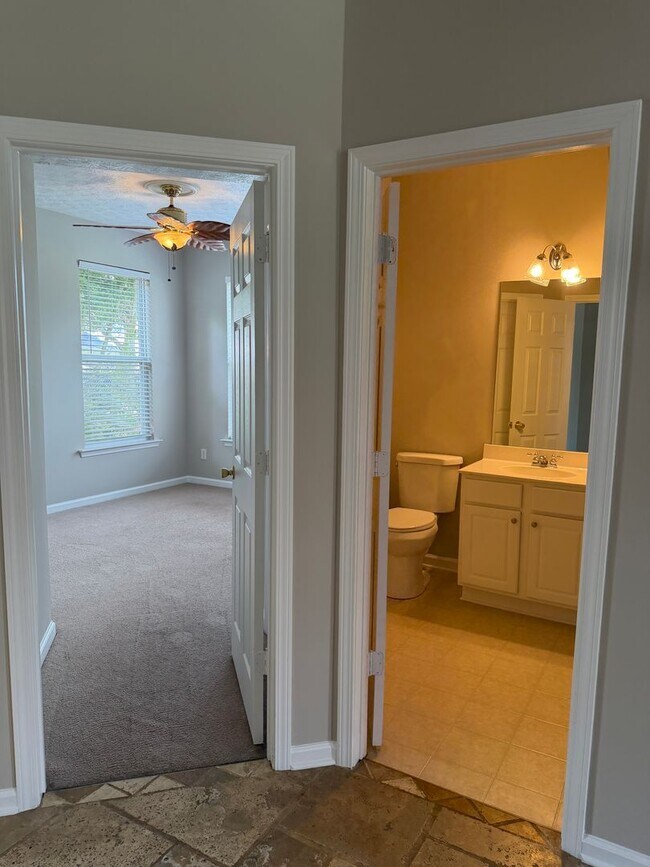 Building Photo - 6262 Shoreview Cir