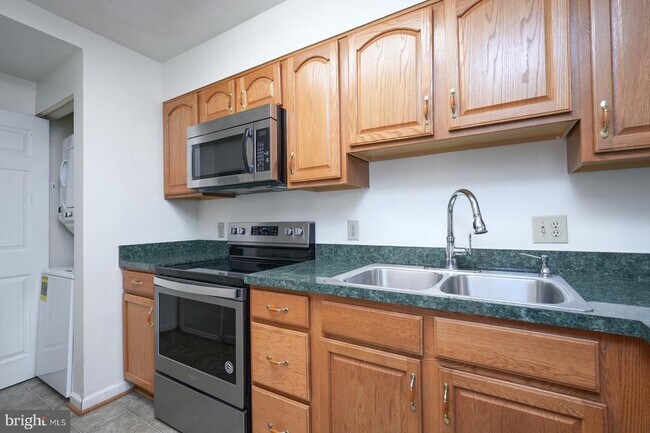Building Photo - 5800 Inman Park Cir