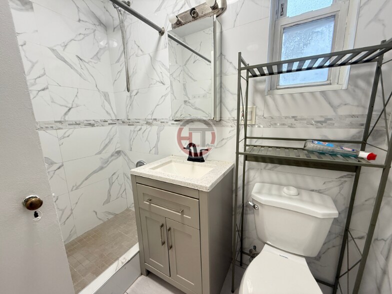 Building Photo - 1821 Edison Ave