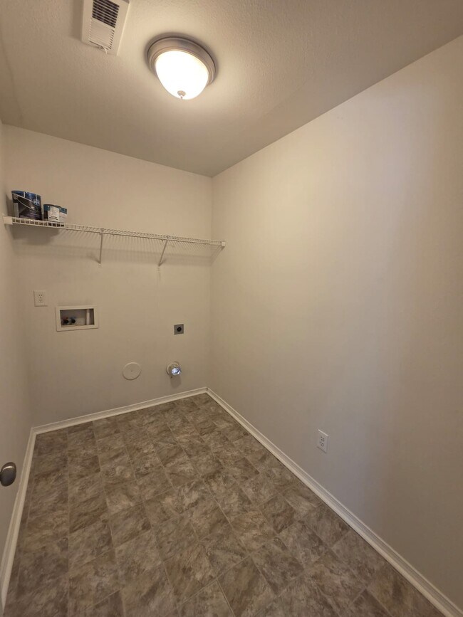 Building Photo - 2701 Buckleigh Dr