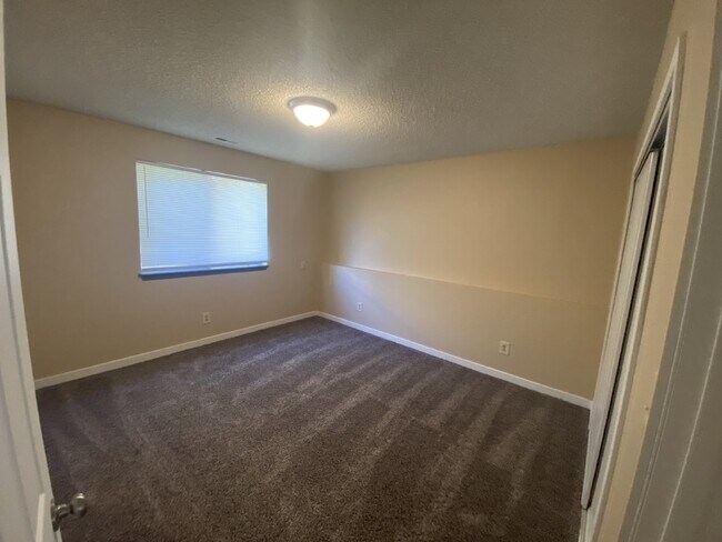 Building Photo - Available Immeditely!
