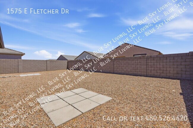 Building Photo - 1575 E Fletcher Dr