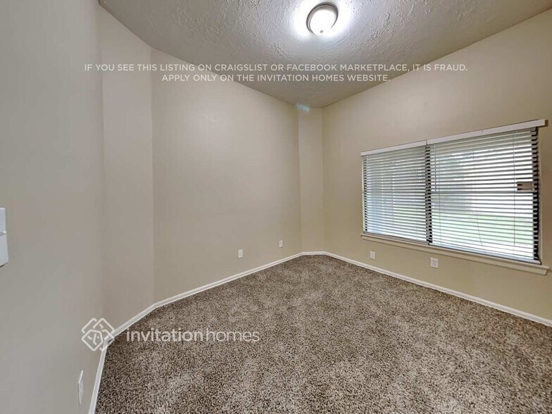 Building Photo - 7707 High Village Dr