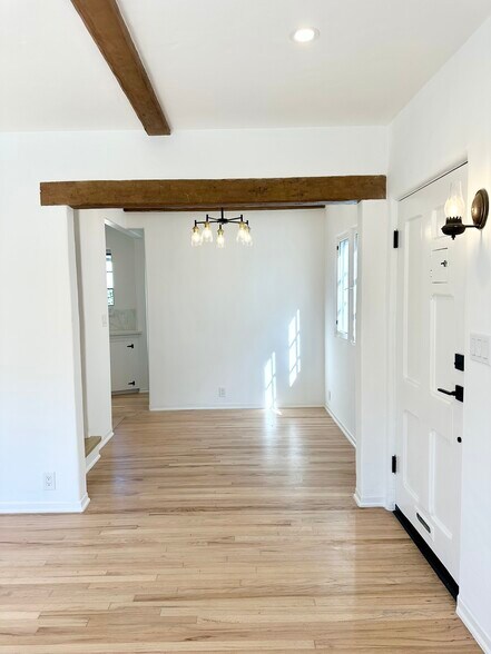 Building Photo - 2106 S Beverly Glen Blvd