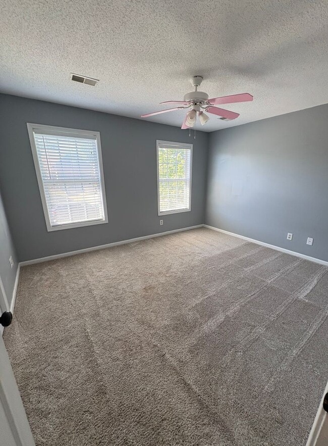 Building Photo - Beautiful 3-BR Colonial with Huge Bonus Room in Summerhaven!