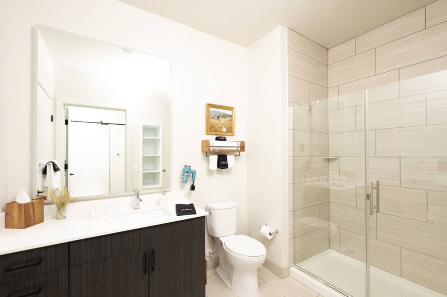 Building Photo - 1632 N Franklin Pl