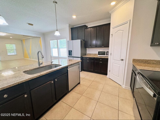 Building Photo - 8953 Devon Pines Dr