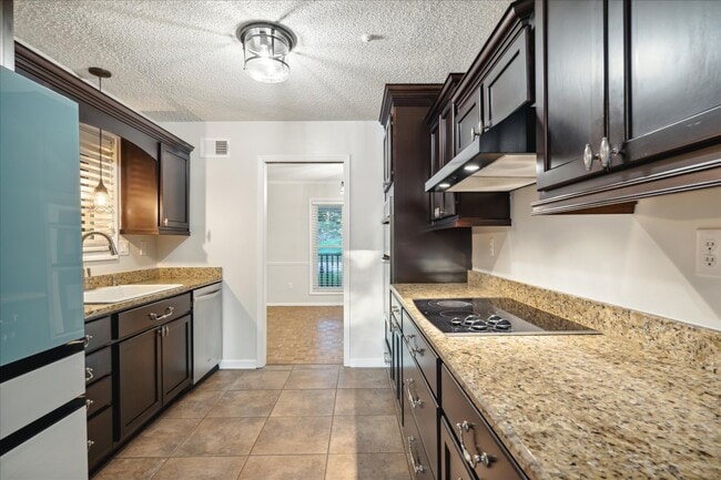 Building Photo - 1720 Brierbrook Rd