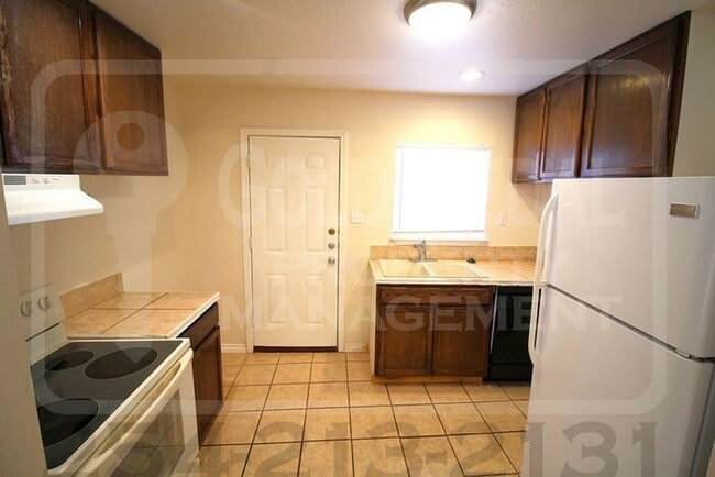 Building Photo - 1710 Cole St