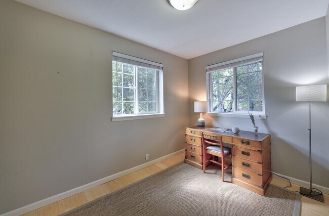 Building Photo - Beautiful Craftsman Bungalow on the edge of the Historic Fort Russell Dristrict