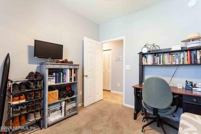 Building Photo - 13700 Richmond Park Dr N