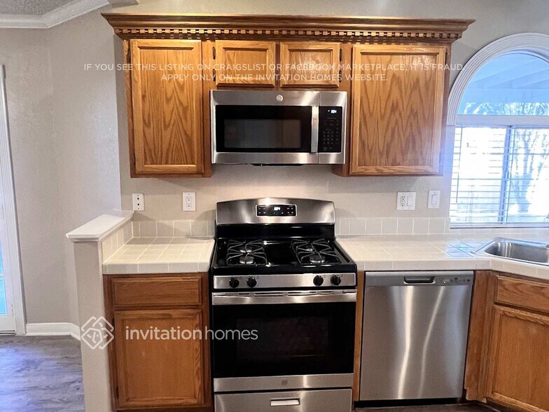 Building Photo - 760 Charwood Cir