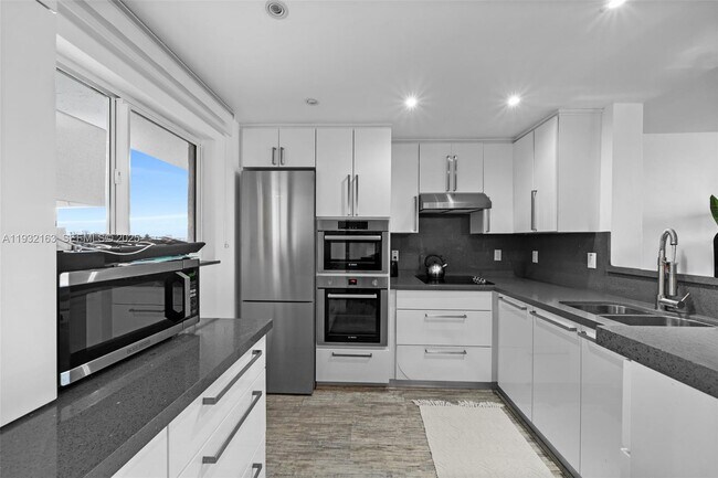 Building Photo - 4000 NE 170th St